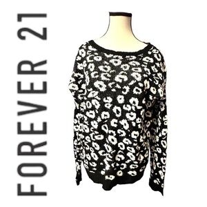 Women’s F21 Forever 21 Medium Black & White Cheetah Knit Sweater